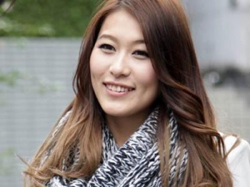 《人妻ナンパ》旦那には言えない！美人熟女の浮気中出しセックス！家庭は壊したくないけどエッチはしたい美魔女たち！！の画像