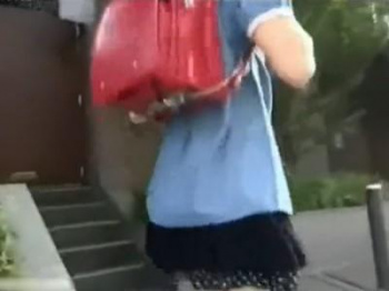 ※閲覧注意《小〇生レイプ》帰宅した少女をストーカー痴漢魔が襲撃！貧乳幼女に肉棒をぶち込むロリコン男の性犯罪映像！の画像
