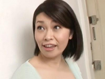 《五十路熟女/友人の母》52歳で背徳の不倫SEX！息子の親友に性の標的にされた人妻が戸惑いながらも快楽堕ち！！白山葉子の画像
