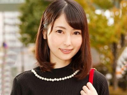 【人妻ナンパ】29歳美魔女！出産して乳輪のくすみが気になる美巨乳オッパイ奥様をマジックミラー号で刺激マッサージ♡の画像