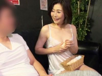 ヤレる熟女ピンサロ♡ 咥えたチ●ポは数知れず！五十路の巨乳おばさんにズップリ挿入できる風俗セックス！！の画像