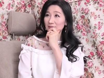 《五十路・人妻ナンパ》乳首がビンビンな50代美魔女ゲット！浮気熟女妻に中出し、顔射ぶっかけの連発射精セックス！！の画像