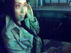 《深夜ドライブ》密室の車内で素人奥様と…！個人撮影　連れ込んだ美脚人妻　主観視点エロ動画の画像