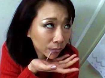 《熟女・口内射精》酒代をフェラで誤魔化すビッチな人妻BBAの絶技！根元まで咥えるディープスロートでM男オッサンが昇天する！の画像