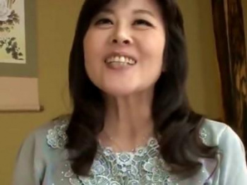 ◆五十路素人『５０歳です♥♥』お嬢様風おばさんで美魔女な人妻お母さん！子持ち美人な熟女が卑猥な補正下着でAVご出演♡の画像