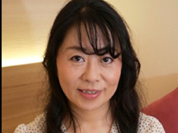 素朴なおばさんが心を開かない義理の息子のために意を決して股を開くの画像