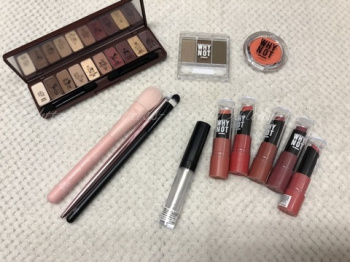女装用化粧品、増えてます。の画像