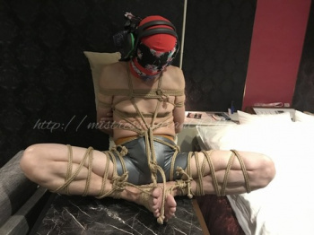 緊縛　放置プレイ　-ゴムのパンツの履き心地。の画像