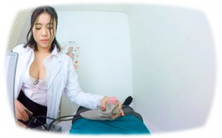 【VR】ドエロい女医のせいでチ○ポが末期症状 水澤りこの画像