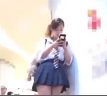 パンチラ盗撮　茶髪でポニテなJKちゃん。なかなか可愛いです。パンチラHOLIC・36の画像
