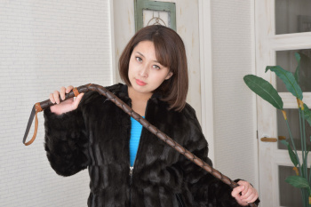 篠崎かんな、熟女、肉感ボディが魅力的なセクシー熟女優がSM嬢王に!?シチュエーションエロ画像55枚の画像