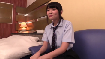 １人ぼっちの女の子を探してナンパ！都会の喧騒から少し離れた街にいる女学生たちのちょっと違った赤裸々性事情！の画像