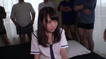 男たちに集団で責められ濃厚ザーメンを顔やオッパイにぶっかけられる少女の画像
