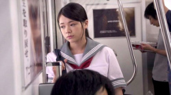 鶴田かな 通学中の女子校生が父親に痴漢され近親相姦レイプされる動画の画像