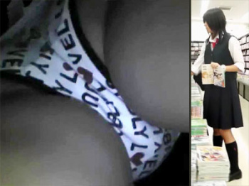 【英字パンティ逆さ撮り盗撮動画】本屋の少女コミックブースで単行本を探す標準制服のおとなしそうな女子校生を隠し撮りwwの画像