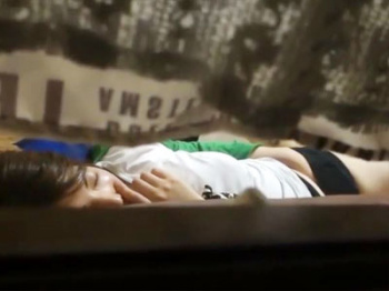 【彼女オナニー盗撮動画】バレたら破局…一人暮らしする彼女の自宅に侵入し自慰行為する現場を隠し撮りする彼氏wwの画像