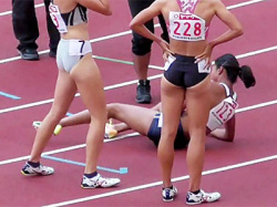 【日本陸上2020盗撮動画】女子ハードル決勝で走り終えた選手たちの食い込んだブルマユニフォームを隠し撮りｗｗの画像