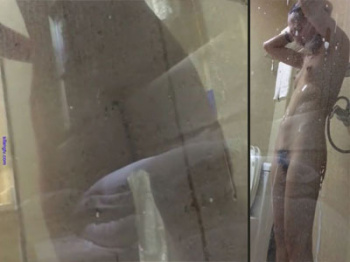 【ラブホテル盗撮動画】ガラス張りのお風呂でシャワーを浴びる彼女を彼氏が盗撮…大切な彼女の全裸が流出ｗｗの画像
