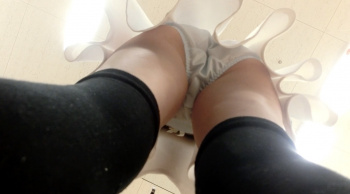 店員パンチラの画像