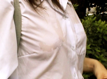 制服や体操服でノーブラJKが胸ポチしている透けエロ画像まとめの画像
