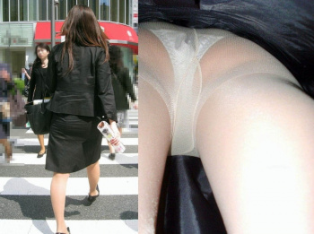 パンスト越しに見えるOLっもパンチラ逆さ撮り画像がエロかったの画像