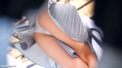プリーツスカート女子の白パン逆さ撮り動画の画像