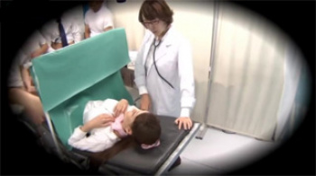 【セックス盗撮動画】可愛いルックスがたまらないCAが見知らぬキモい奴らにチンコを入れ代わり立ち代わり突っ込まれる！の画像