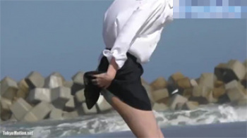 【JKパンチラ盗撮動画】無邪気に遊びすぎて下着が丸見え状態の女子校生たちが清々しい！の画像