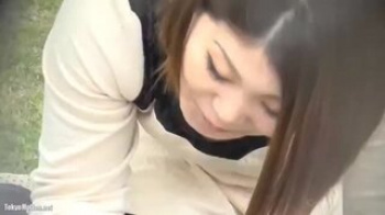 【奥様胸チラ盗撮動画】人妻の無警戒に登場した乳の谷間にエロすぎ注意報！素敵な笑顔とおっぱいを余すことなく隠し撮り！の画像