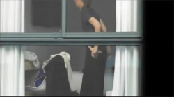 【外人着替え盗撮動画】めちゃくちゃナイスバディーのお姉さんが真っ裸になって服を脱いじゃってます！の画像