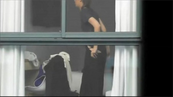 【外人着替え盗撮動画】めちゃくちゃナイスバディーのお姉さんが真っ裸になって服を脱いじゃってます！の画像