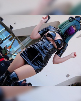 台湾コミケにマジでエッチすぎるお乳コスプレイヤーが現れ会場騒然→こんなエッチなおっぱい海でも見れない!の画像