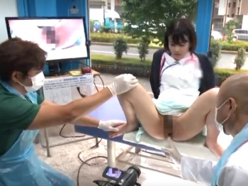 ★【アナル潮噴き】現役ナースさん､MM号に騙され肛門からVスポット責められ逝ってしまう！！の画像