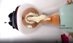 ★【素人個撮】ホイップクリームを浣腸してからのド変態アナルオナニー！！の画像
