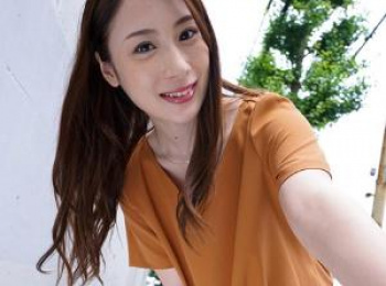 優しすぎる素人奥さんが笑顔で童貞筆おろし!!スレンダーボディーでイタズラの画像