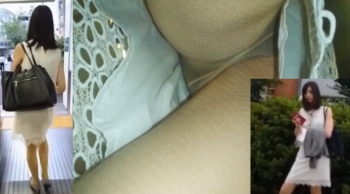 【パンチラ盗撮】超カワイイ!スタイル抜群な女の子は蒸れたストッキングから異臭が・・・・・・興奮するねの画像
