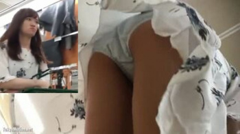 【パンチラ盗撮】お買物中のスタイル抜群素人嬢のギャップパンティが超臭そうで大興奮の画像