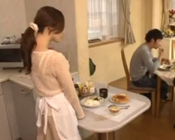 ♥義母奴隷「再婚相手の連れ子とうまくいかない母…旦那とはレスだし…」禁断のちんぽに手を出してしまう母の画像