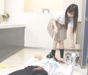 ♥女子便所で男調教「お前は便器なんだから綺麗にしてやるよ…♥」ゴム手袋で射精…私の肉便器まんこを舐めろよ♥の画像