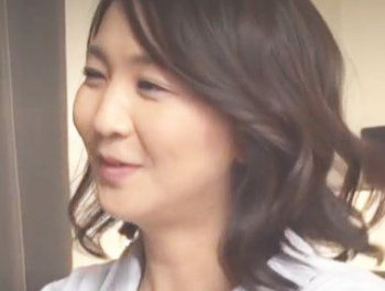 ！「わかったわ…いいわよ抱いて！」息子の親友を抱きまくる妻…今日は旦那にも抱かれてあげようかな！の画像