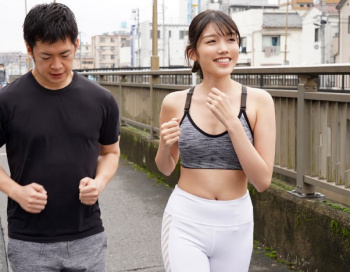 ！毎朝すれ違うランニング中の美Housewifeはまさかのお隣さん！午前5時から７時までの早朝extramarital affairで穴活creampieの画像