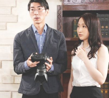 ！「妻を連れてきました…」ヌードモデルに寝取られるために「でもあなたの為なら頑張るから…」旦那の前で全裸になって犯されていく…の画像