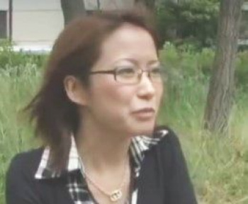 ！挿れて欲しいです…！ごく普通の真面目そうなMadamなのに欲求不満で派手な下着をつけてdickを誘惑しちゃう…の画像