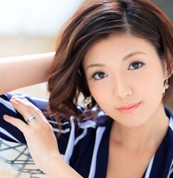 ！！地方局の32歳人妻女子アナのレス3年目のおマンコはむっちりデカ尻の奥で愛液トロトロでお出迎え！！おチンポ欲しくて堪らないの…の画像