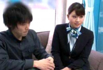 制服着衣セックス最高ッ！アイドル級に可愛いスレンダー美乳ロリ美少女CAが童貞チンポ筆おろし！の画像