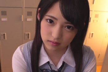 【渚みつき】アイドル系痴女JKの乳首舐め手コキとバキュームフェラチオで強制射精させられるM男動画の画像