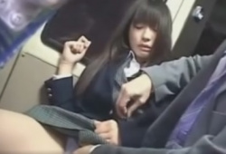 バスで居眠りしている美少女JKに痴漢してフェラチオ口内射精フィニッシュ動画の画像