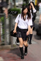 透けブラ#038;パンチラに期待したくなる街撮り制服JK画像の画像