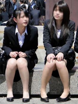 タイトスカートって何かぶっかけたくなる街撮りOL画像の画像