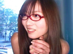 【麻倉憂】スリムの人気女優が私生活をしているエリアでのHな録画を満喫して果てることになるの画像